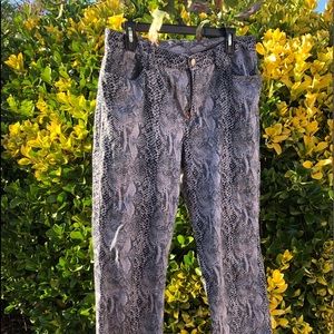 Snake print cropped pants